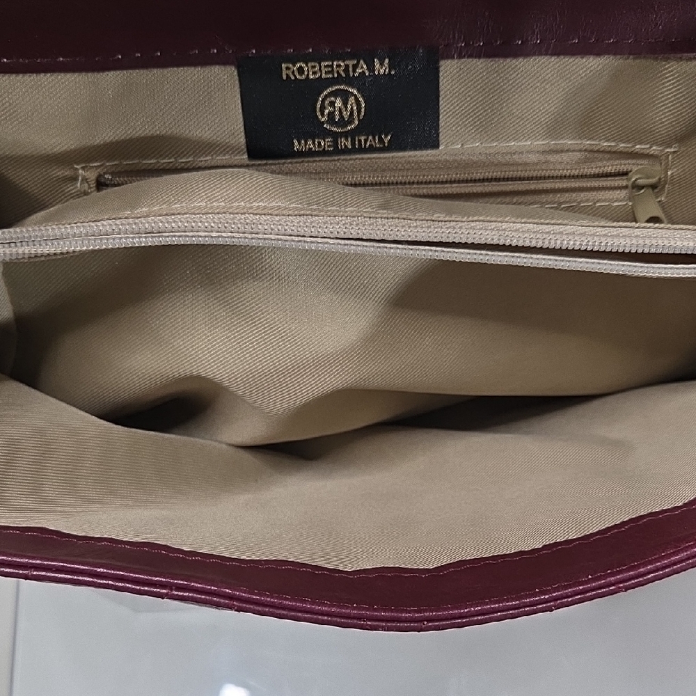 Chic Quilted Shoulder Bag in Rich Burgundy - Picture 5 of 8